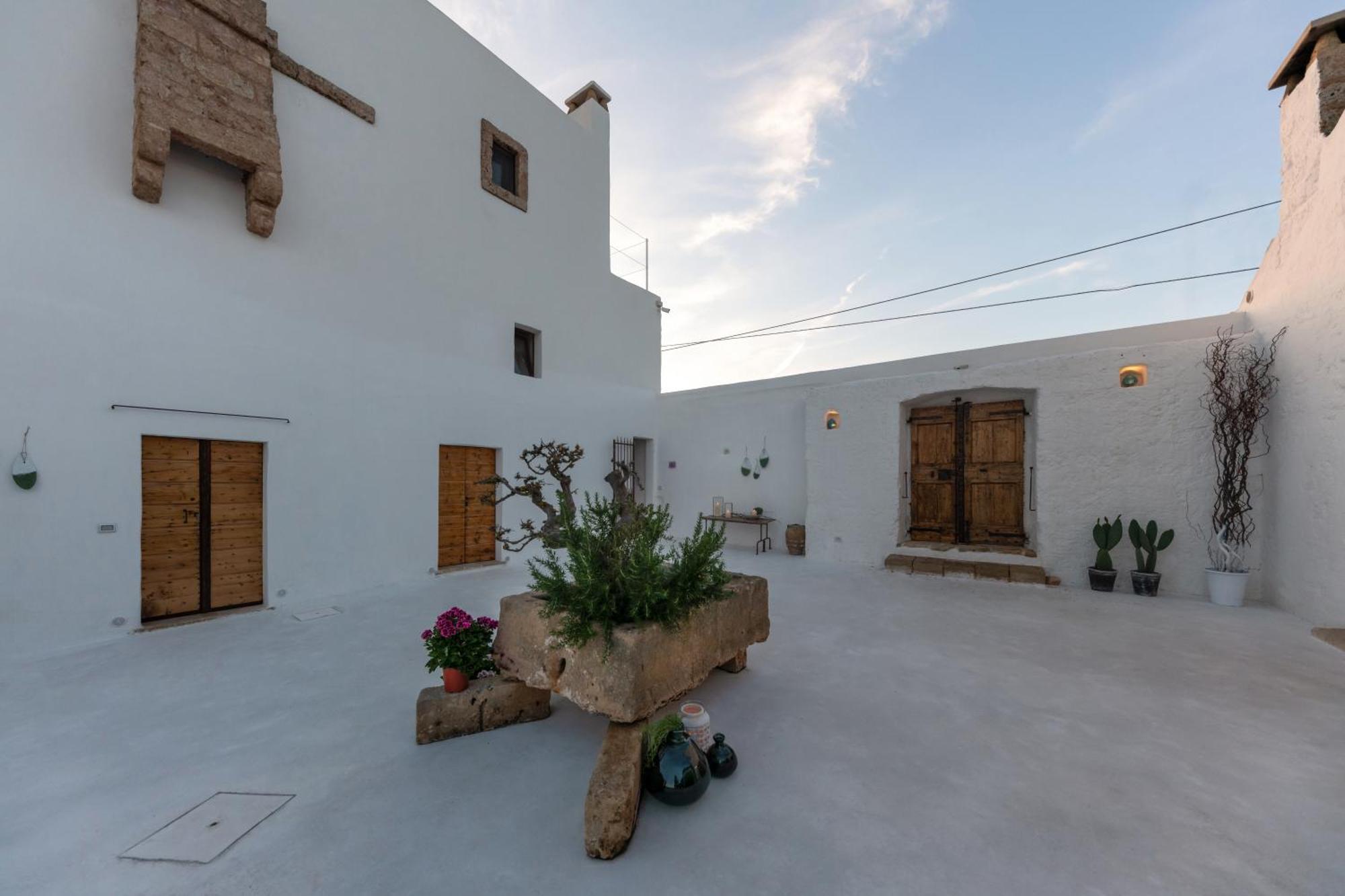 Masseria Samenti Torre Suda Esterno foto