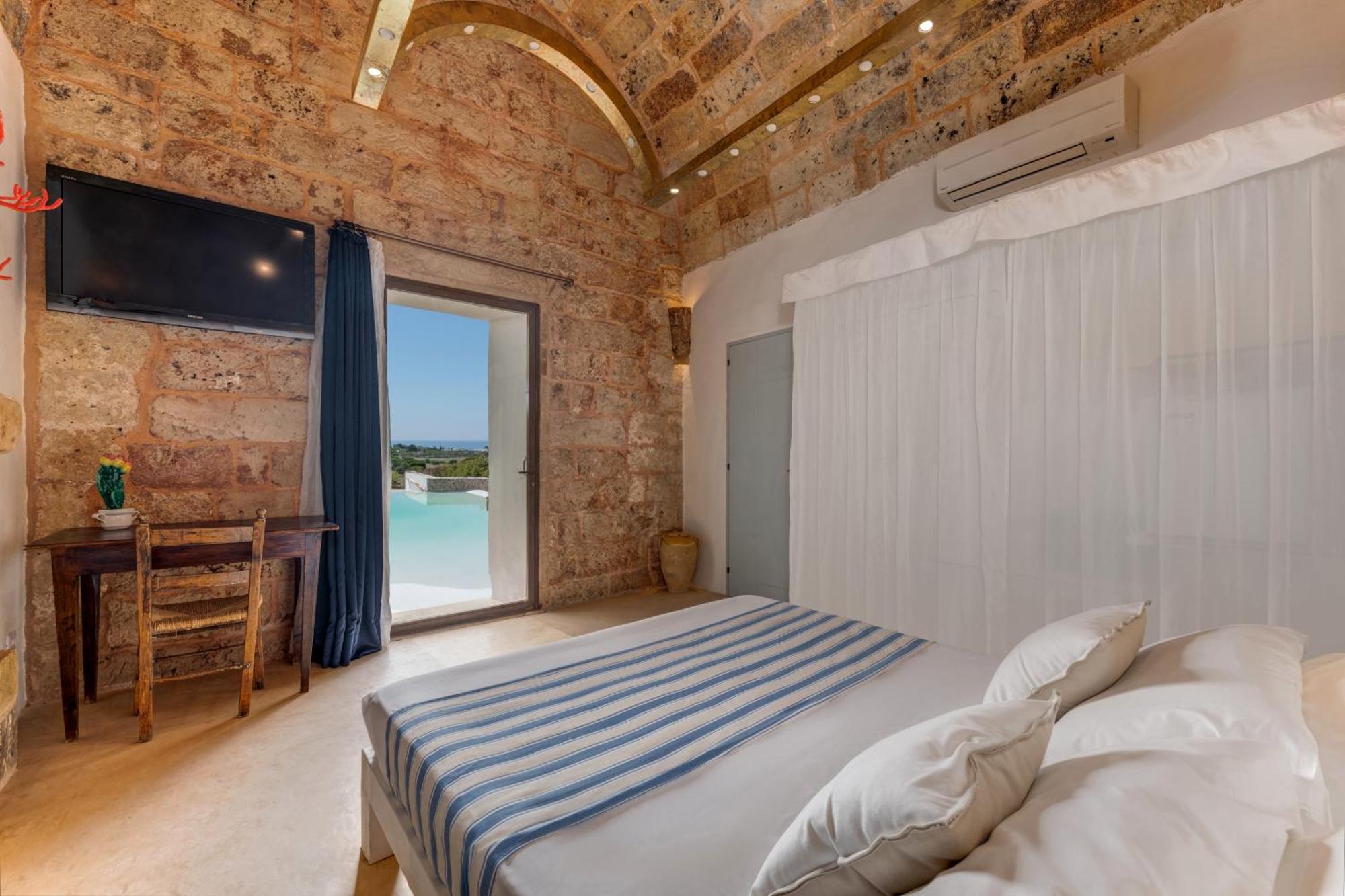 Masseria Samenti Torre Suda Esterno foto